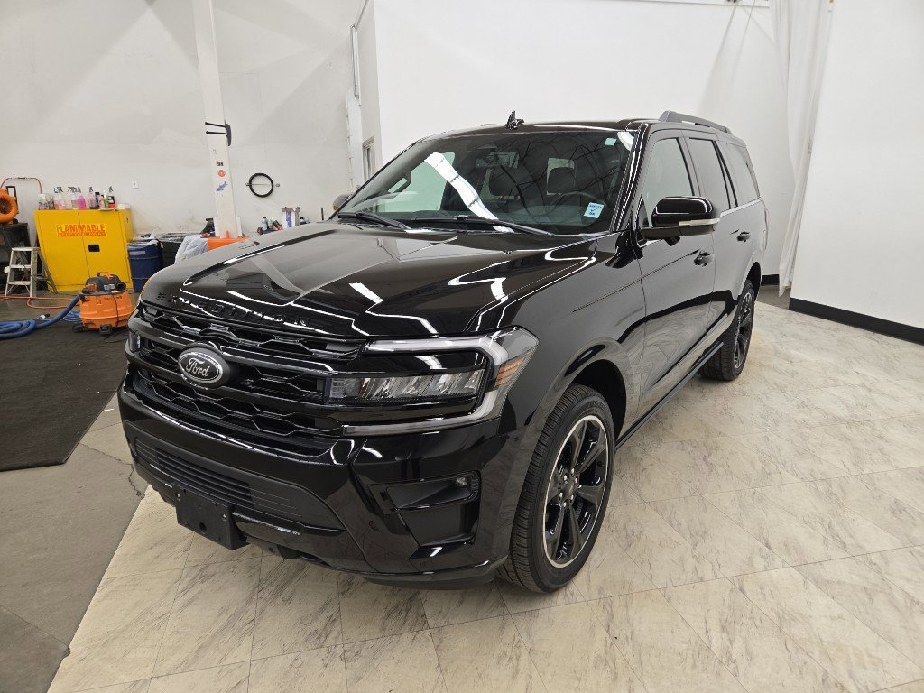Used 2024 Ford Expedition Limited image 3