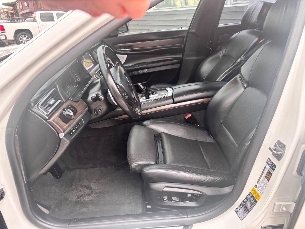 Used 2015 BMW 750Li xDrive image 10