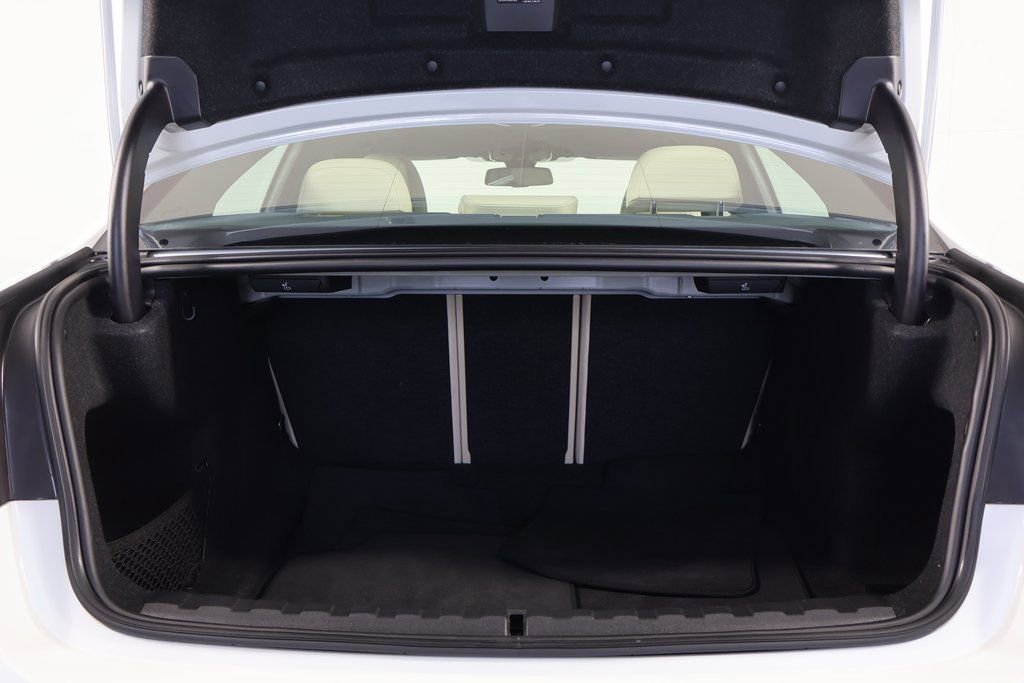 Used 2025 BMW 330i Sedan w/ Premium Package image 14