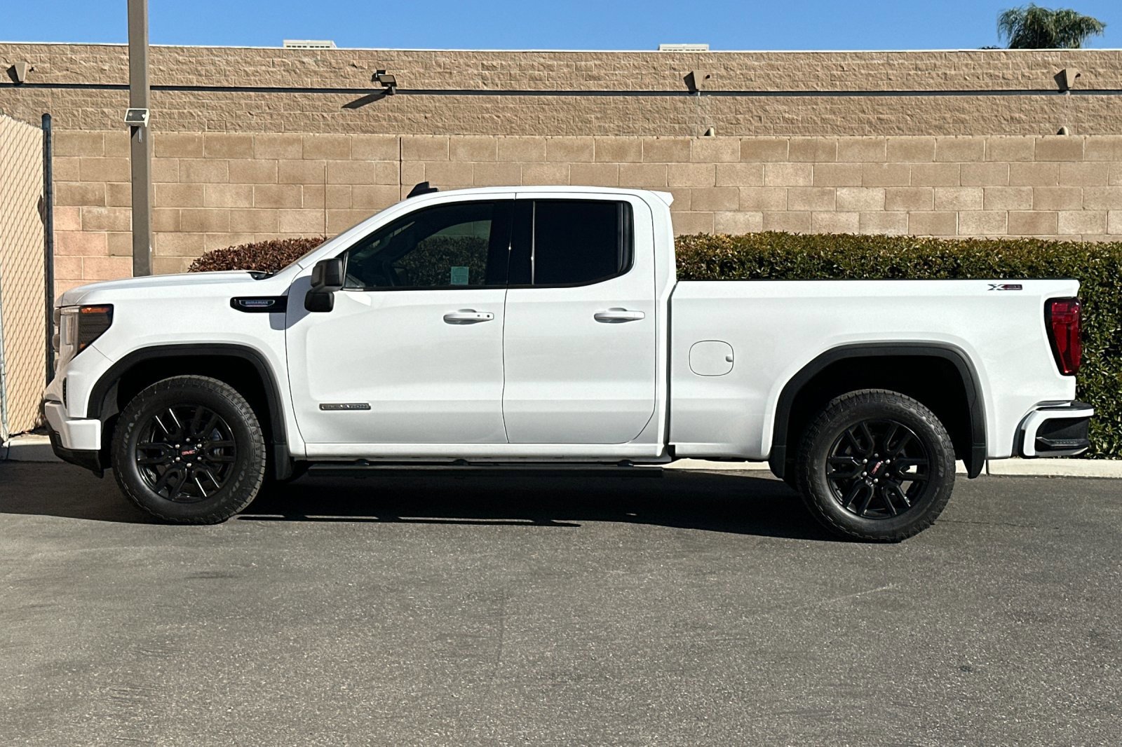 Certified 2023 GMC Sierra 1500 Elevation w/ Preferred Package AWD/4WD image 7