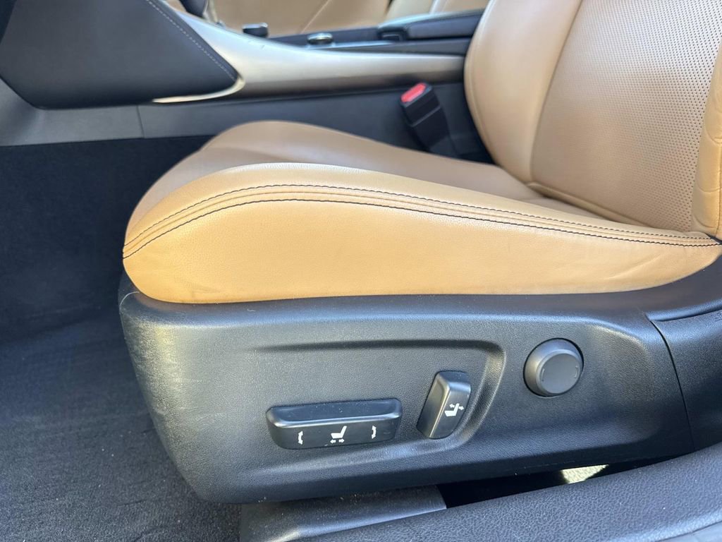 Used 2017 Lexus IS 200t image 20