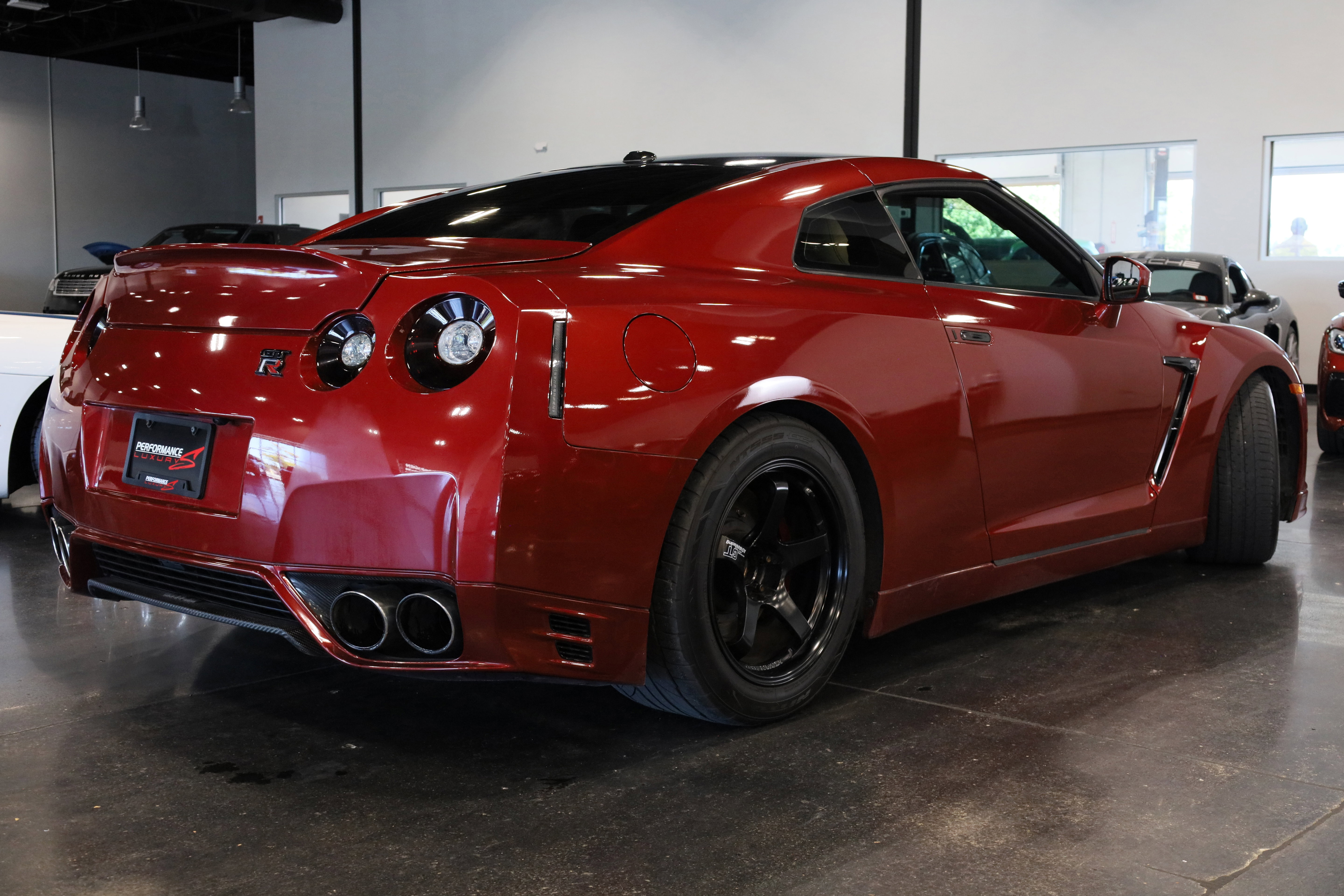Used 2015 Nissan GT-R Premium image 7