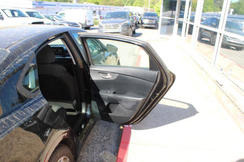 Used 2019 Kia Forte LXS FWD image 16