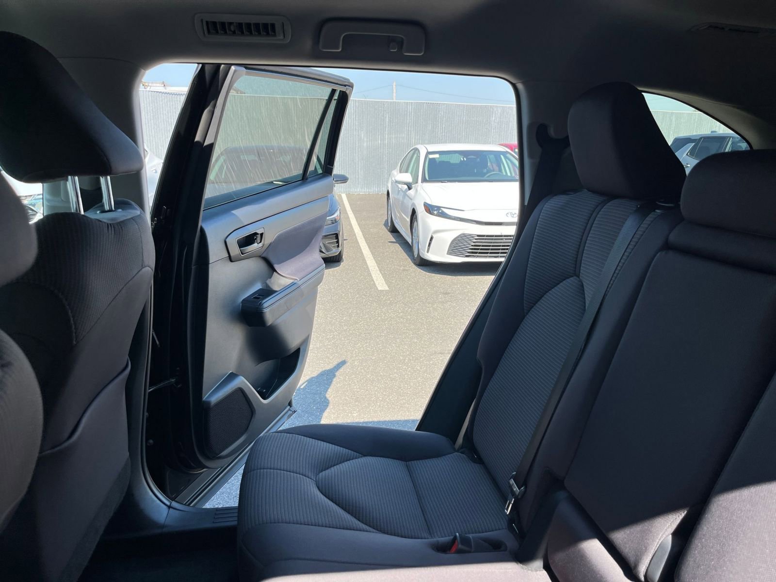 Used 2025 Toyota Highlander LE FWD image 41
