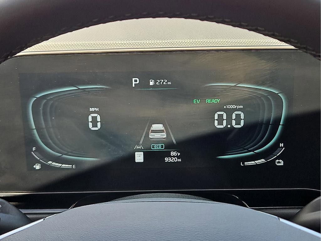 Used 2025 Kia Niro SX Touring image 16