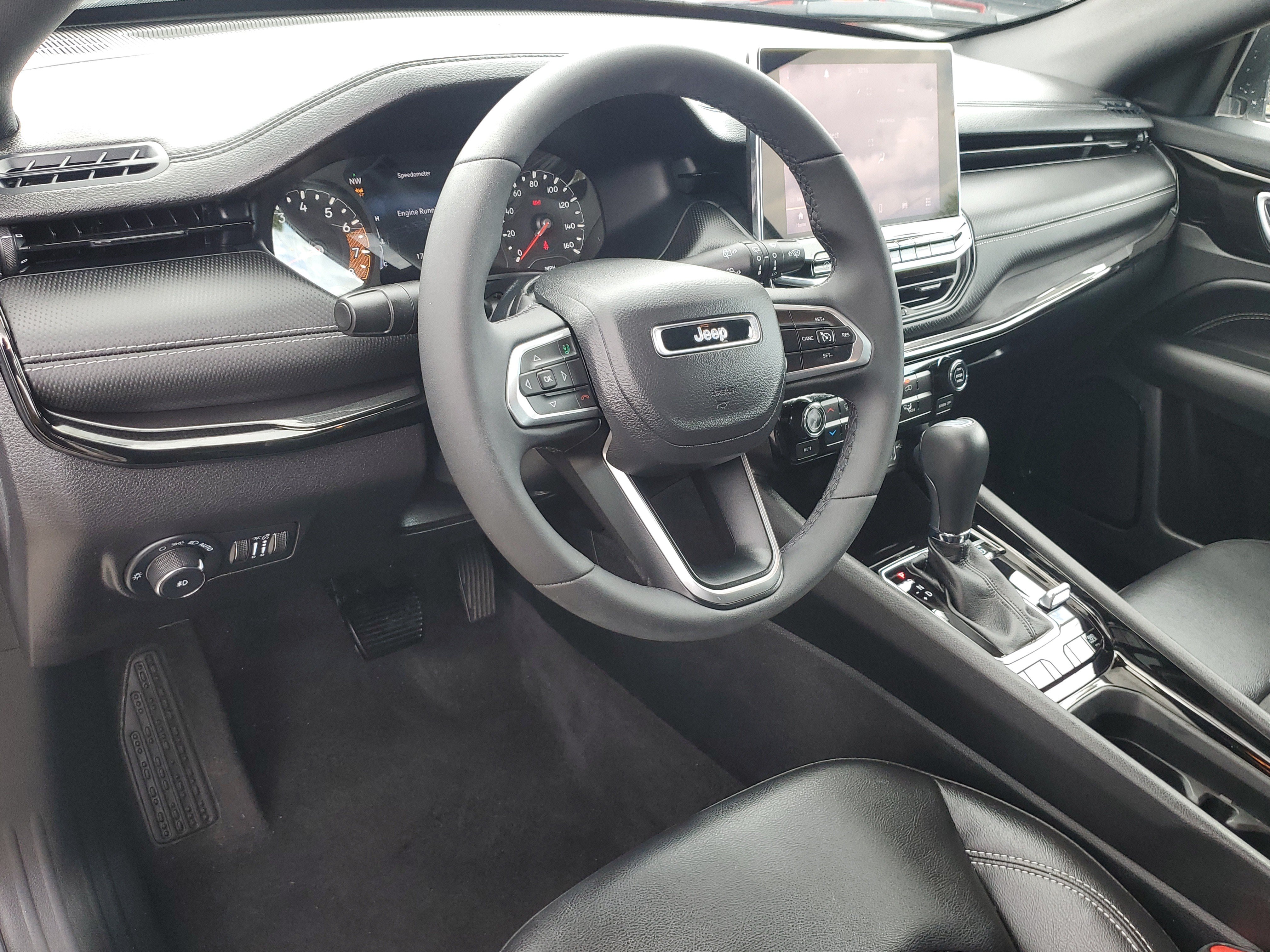 Used 2023 Jeep Compass Latitude AWD/4WD image 16