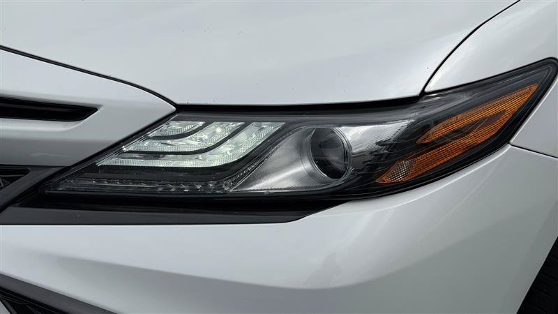 Used 2022 Toyota Camry XSE FWD image 12