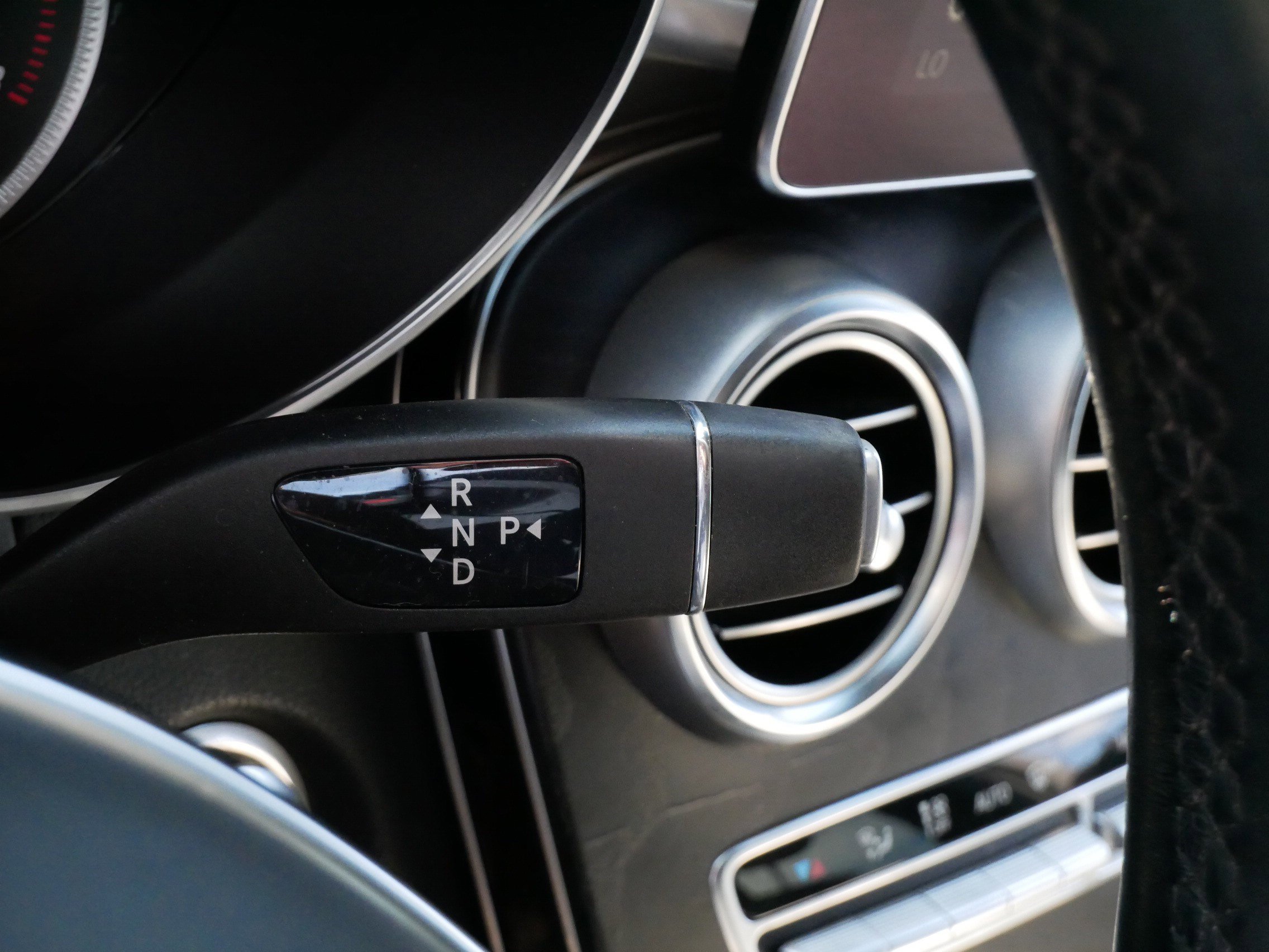 Used 2019 Mercedes-Benz GLC 300 4MATIC image 25