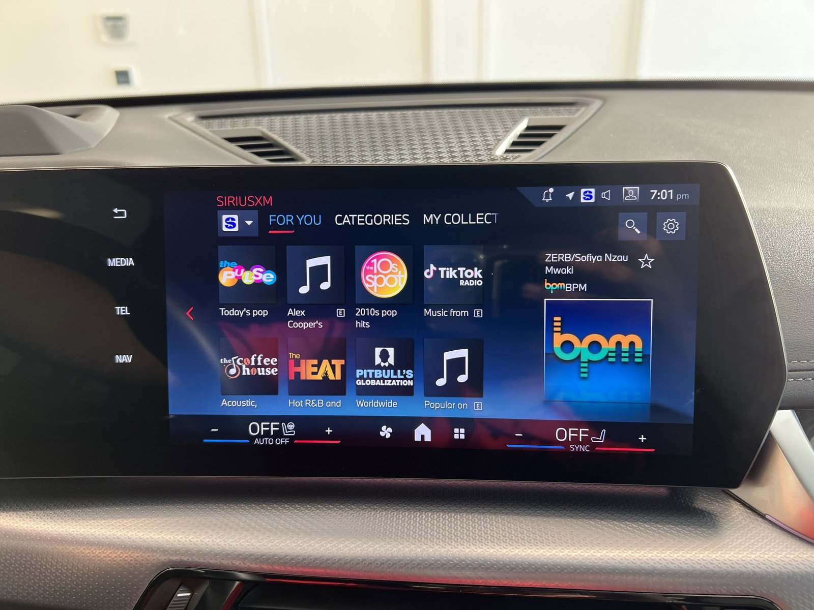 Used 2024 BMW X1 M35i w/ Premium Package image 19