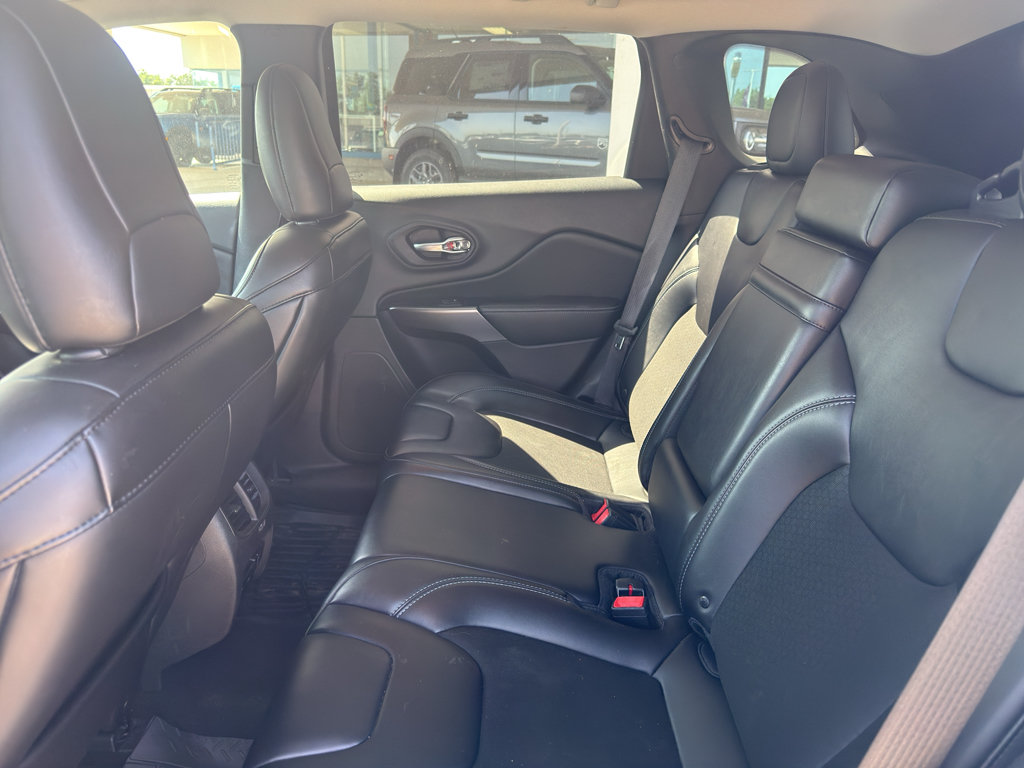Used 2019 Jeep Cherokee Latitude Plus w/ Comfort/Convenience Group AWD/4WD image 4
