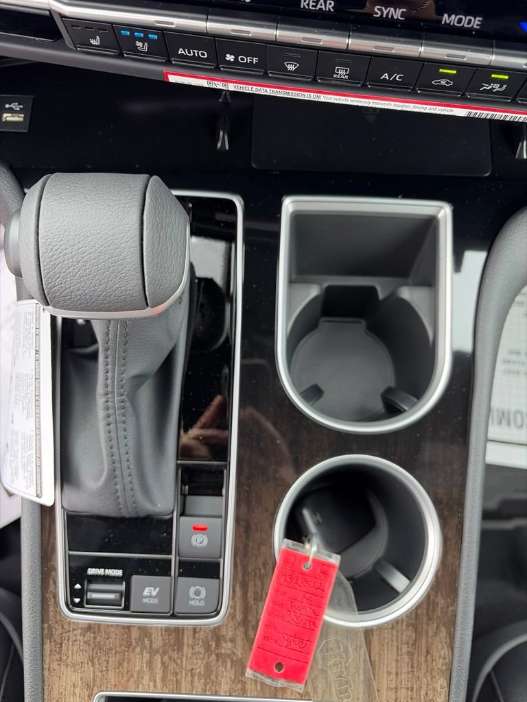 Used 2026 Toyota Sienna Limited FWD image 30