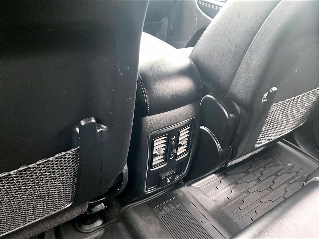 Used 2021 Jeep Grand Cherokee Laredo X AWD/4WD image 28