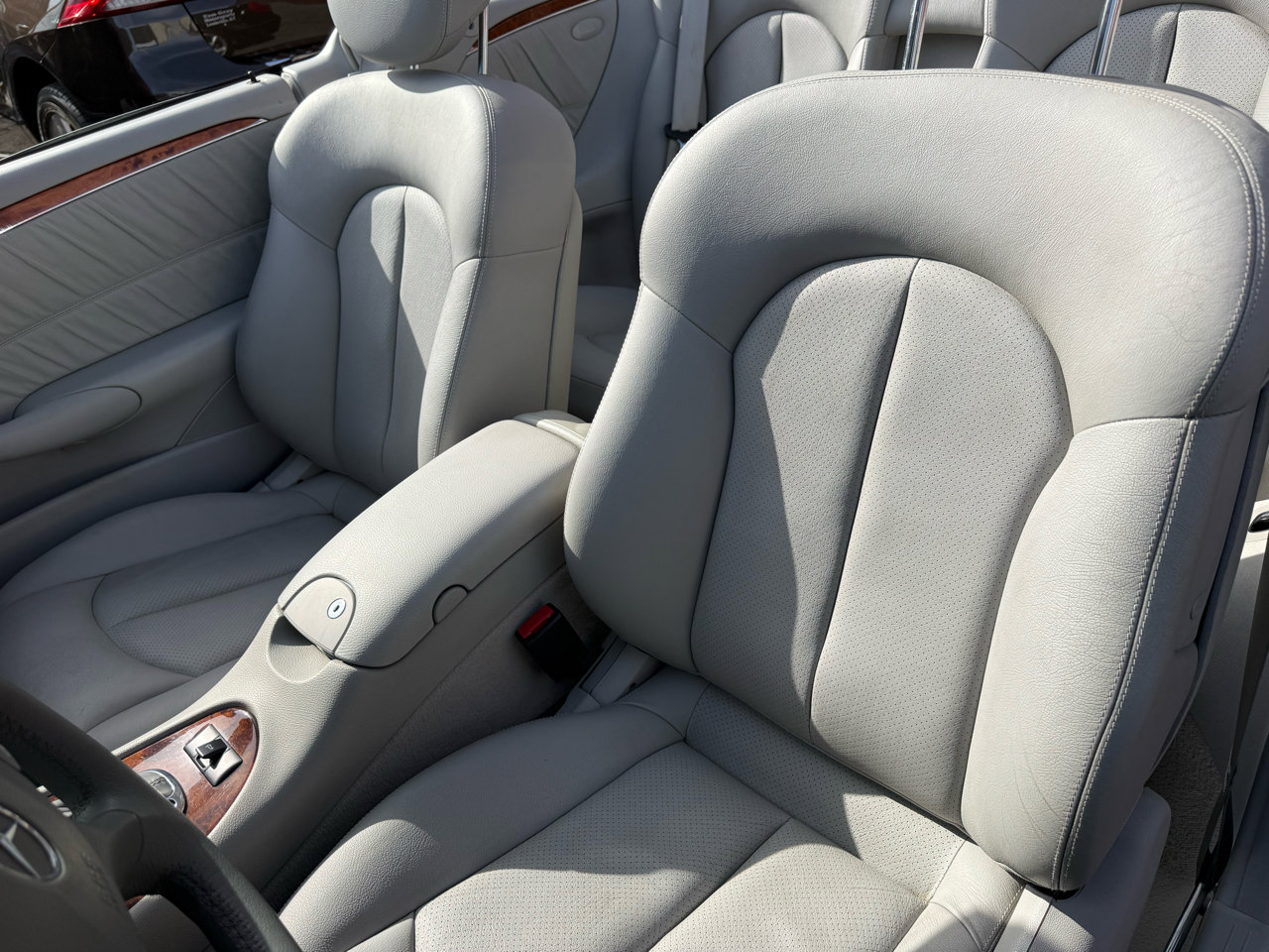 Used 2005 Mercedes-Benz CLK 320 Cabriolet image 11