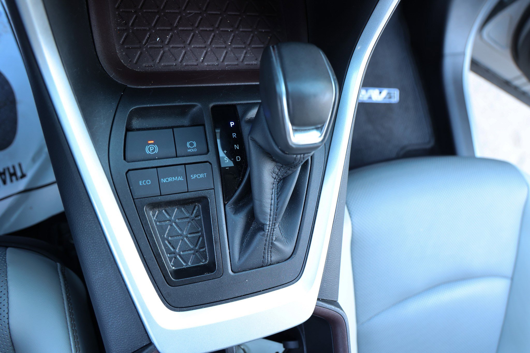 Used 2023 Toyota RAV4 Limited image 24