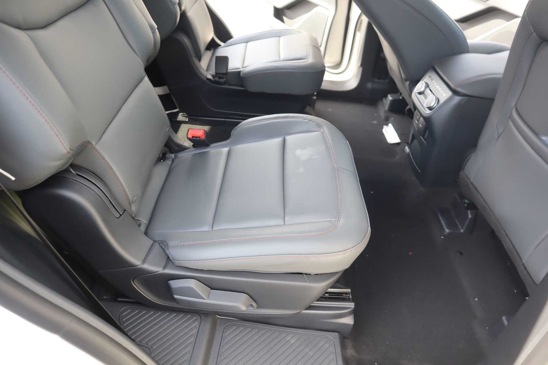 New 2026 Ford Explorer Active w/ Active Comfort Package AWD/4WD image 16