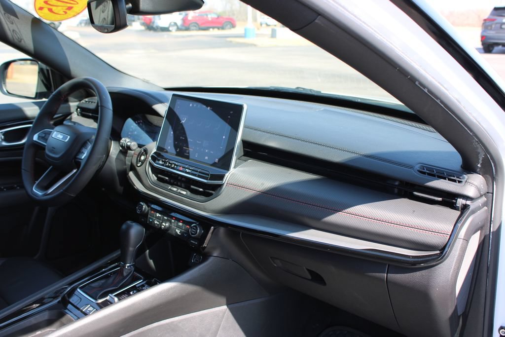 Used 2025 Jeep Compass Trailhawk AWD/4WD image 28