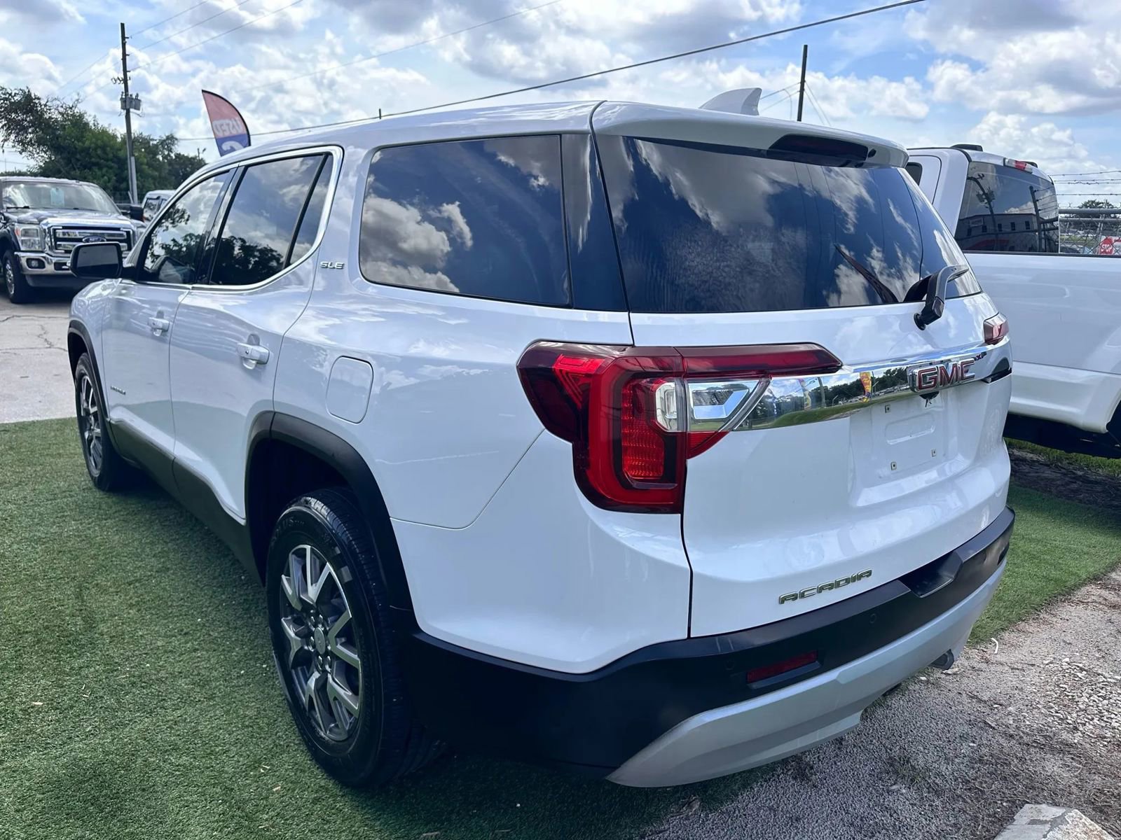 Used 2021 GMC Acadia SLE w/ LPO, Floor Liner Package image 4