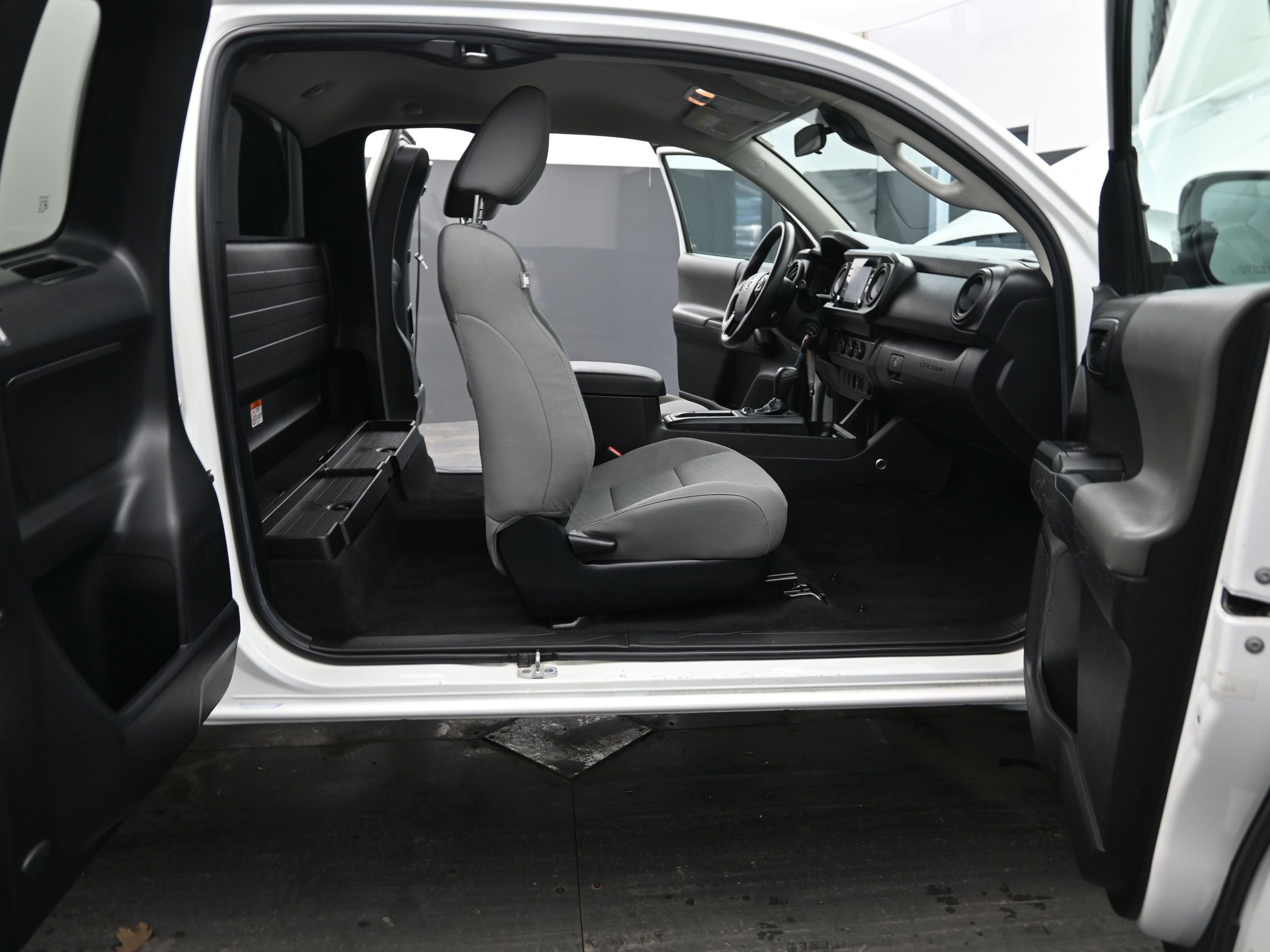 Used 2022 Toyota Tacoma SR image 18