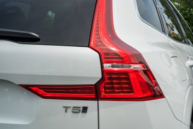 Used 2019 Volvo XC60 T5 Momentum w/ Multimedia Package AWD/4WD image 7