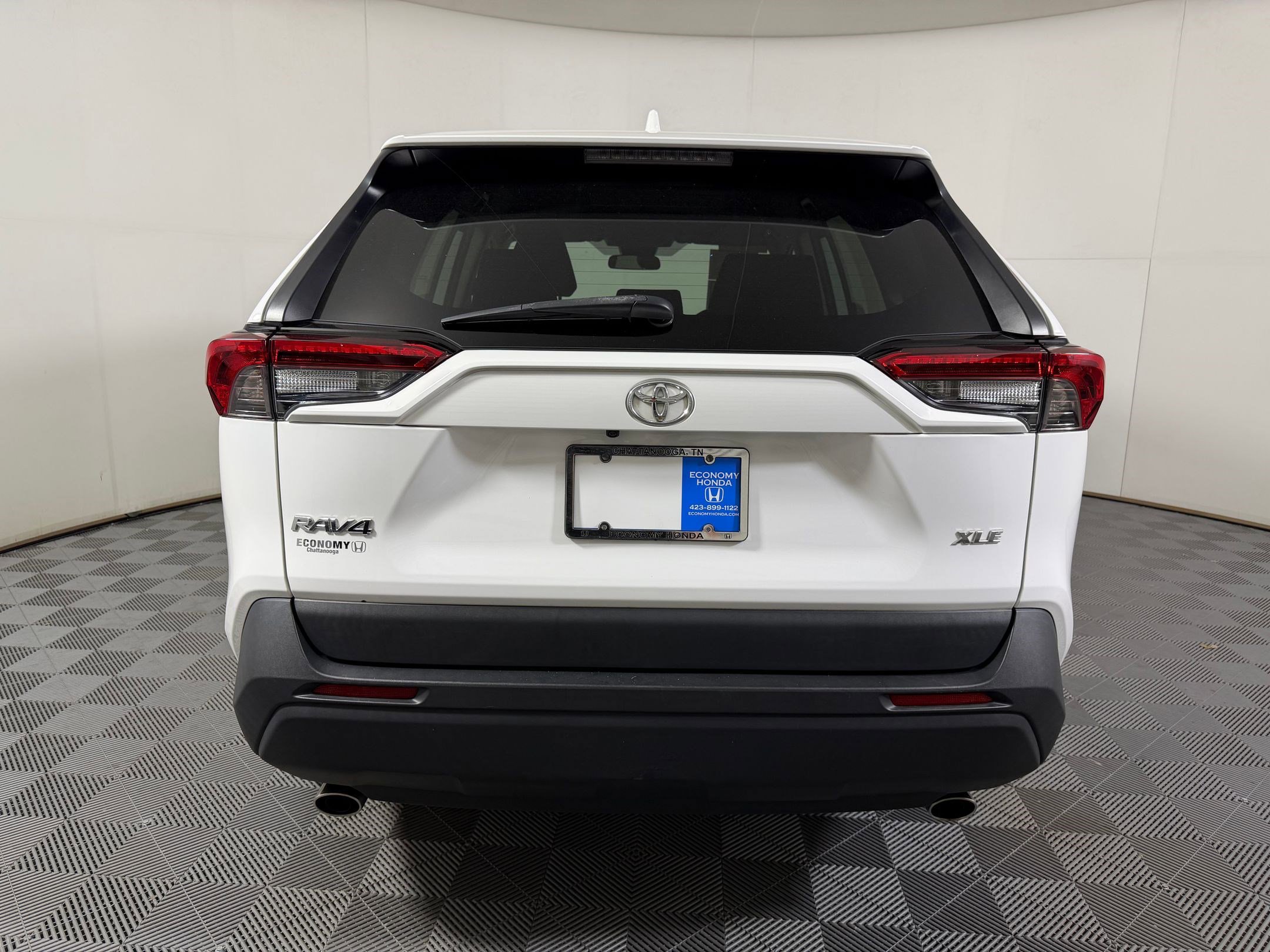 Used 2022 Toyota RAV4 XLE FWD image 8