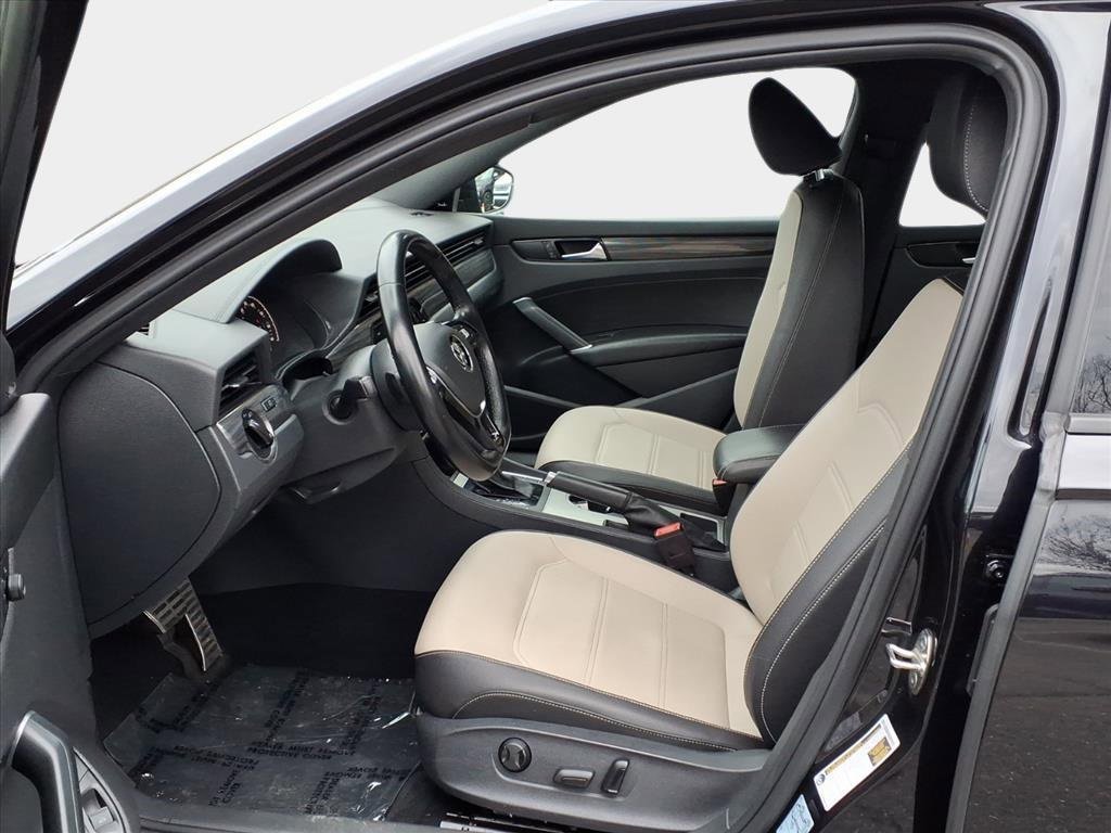 Used 2021 Volkswagen Passat 2.0T R-Line image 9