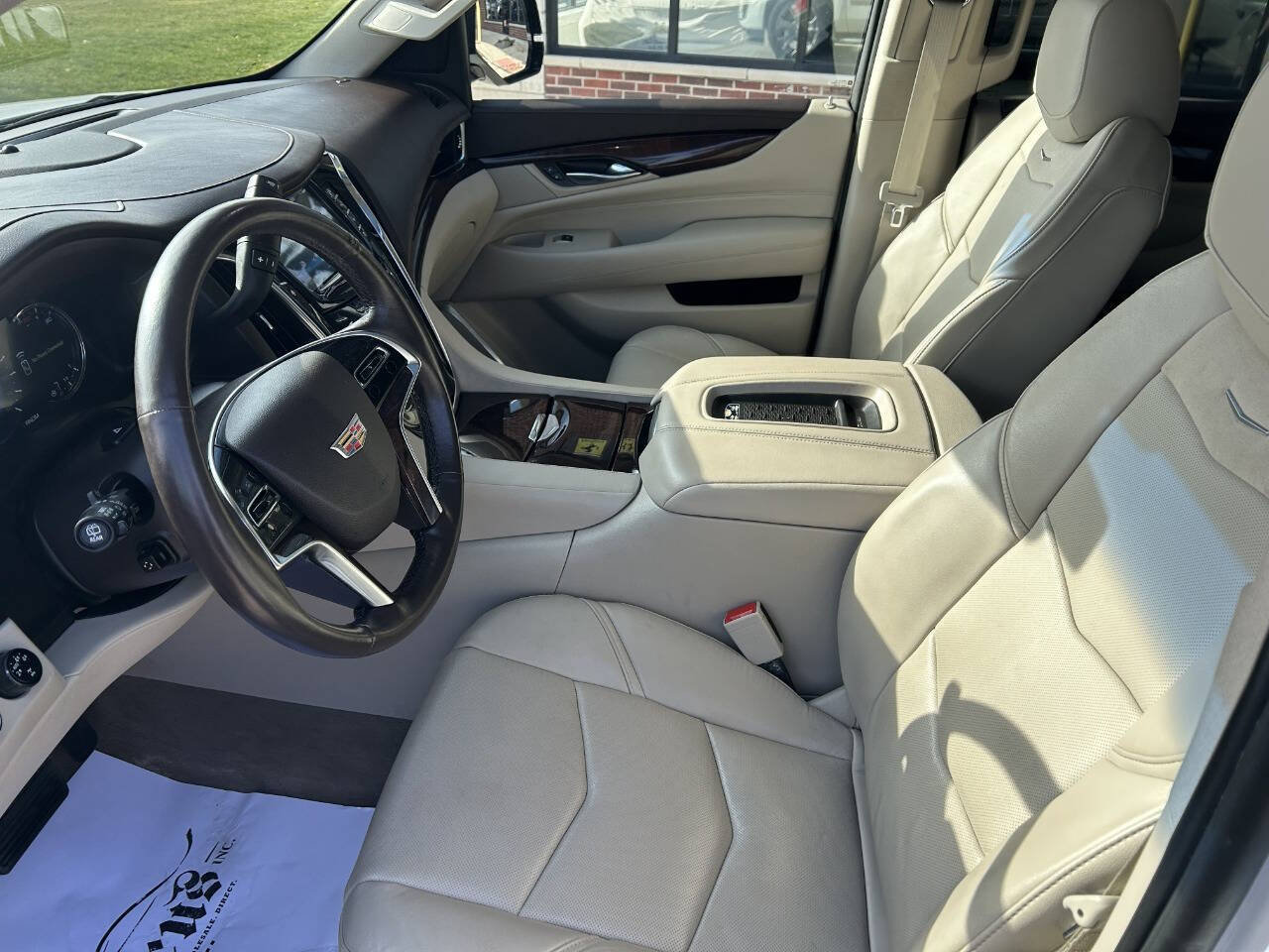 Used 2016 Cadillac Escalade ESV Luxury image 23