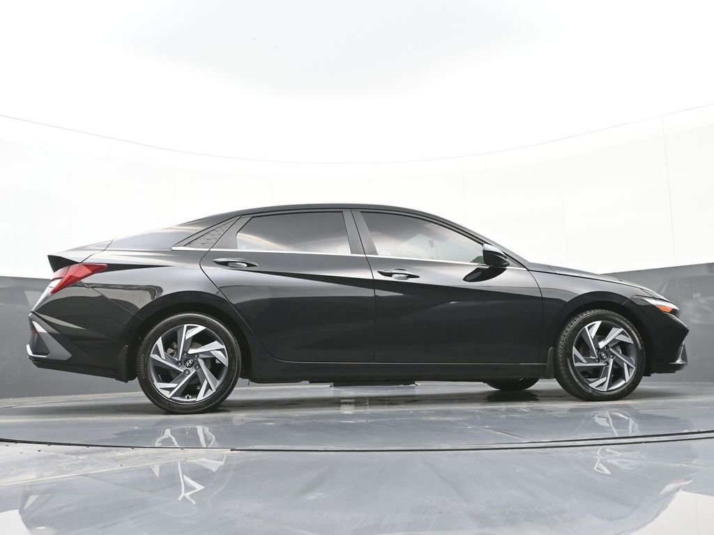 Used 2024 Hyundai Elantra SEL w/ Convenience Package image 38