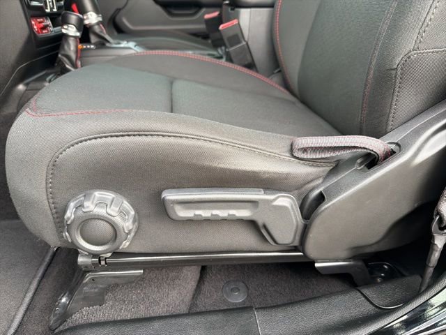 Used 2021 Jeep Wrangler Unlimited Rubicon image 11