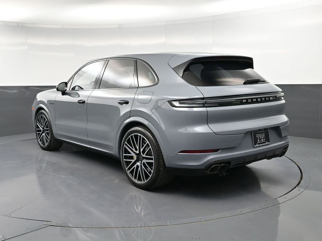 Certified 2025 Porsche Cayenne Turbo AWD/4WD image 2