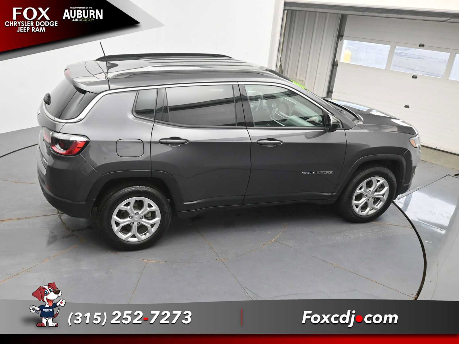 Used 2024 Jeep Compass Latitude w/ Convenience Group AWD/4WD image 34