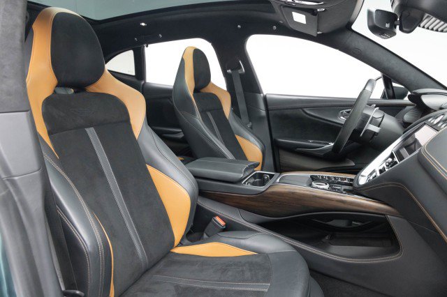 Used 2022 Aston Martin DBX image 4