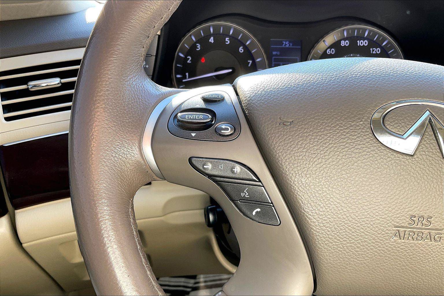 Used 2018 INFINITI Q70 Luxe w/ Cargo Package RWD image 19