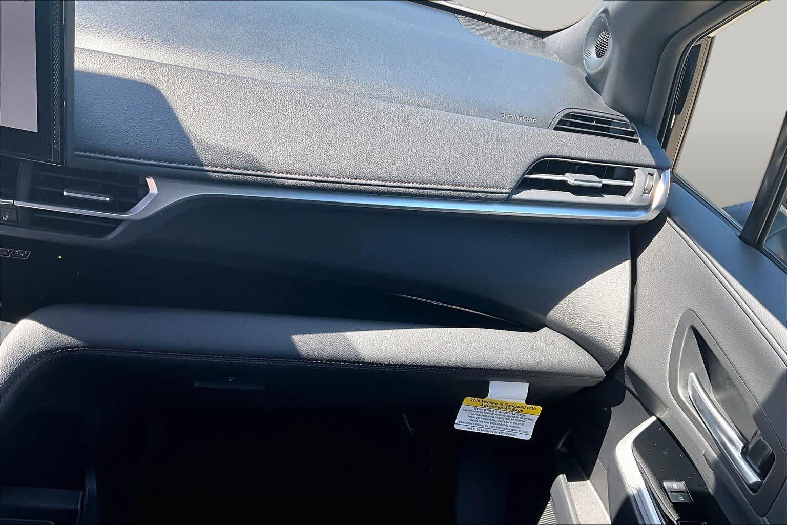 Used 2025 Toyota Sienna Limited AWD/4WD image 18