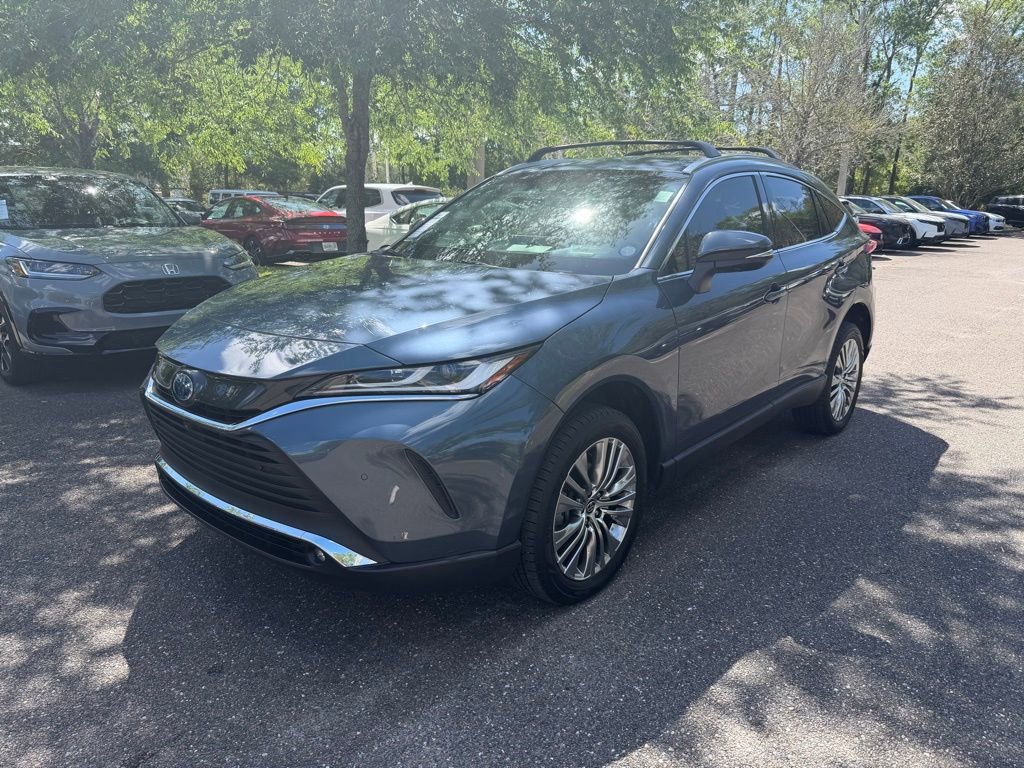 Used 2024 Toyota Venza Limited image 3