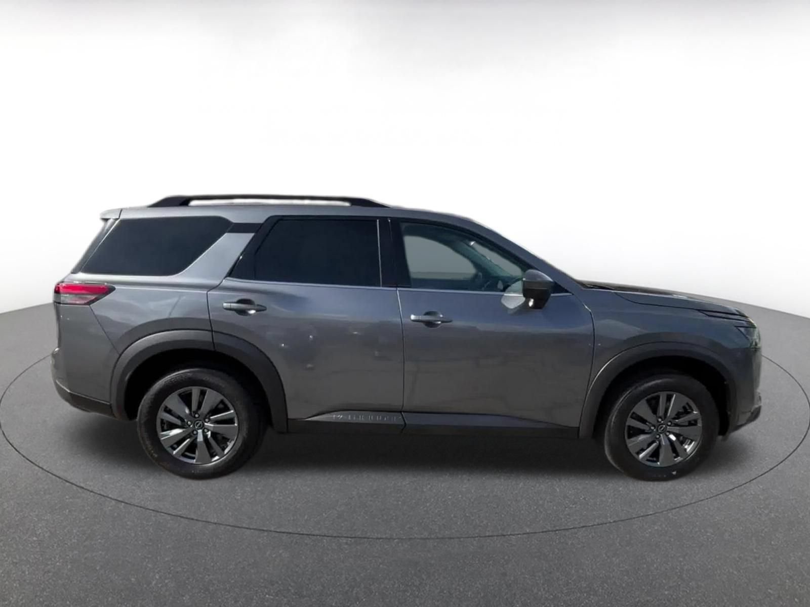 Used 2025 Nissan Pathfinder SV FWD image 16