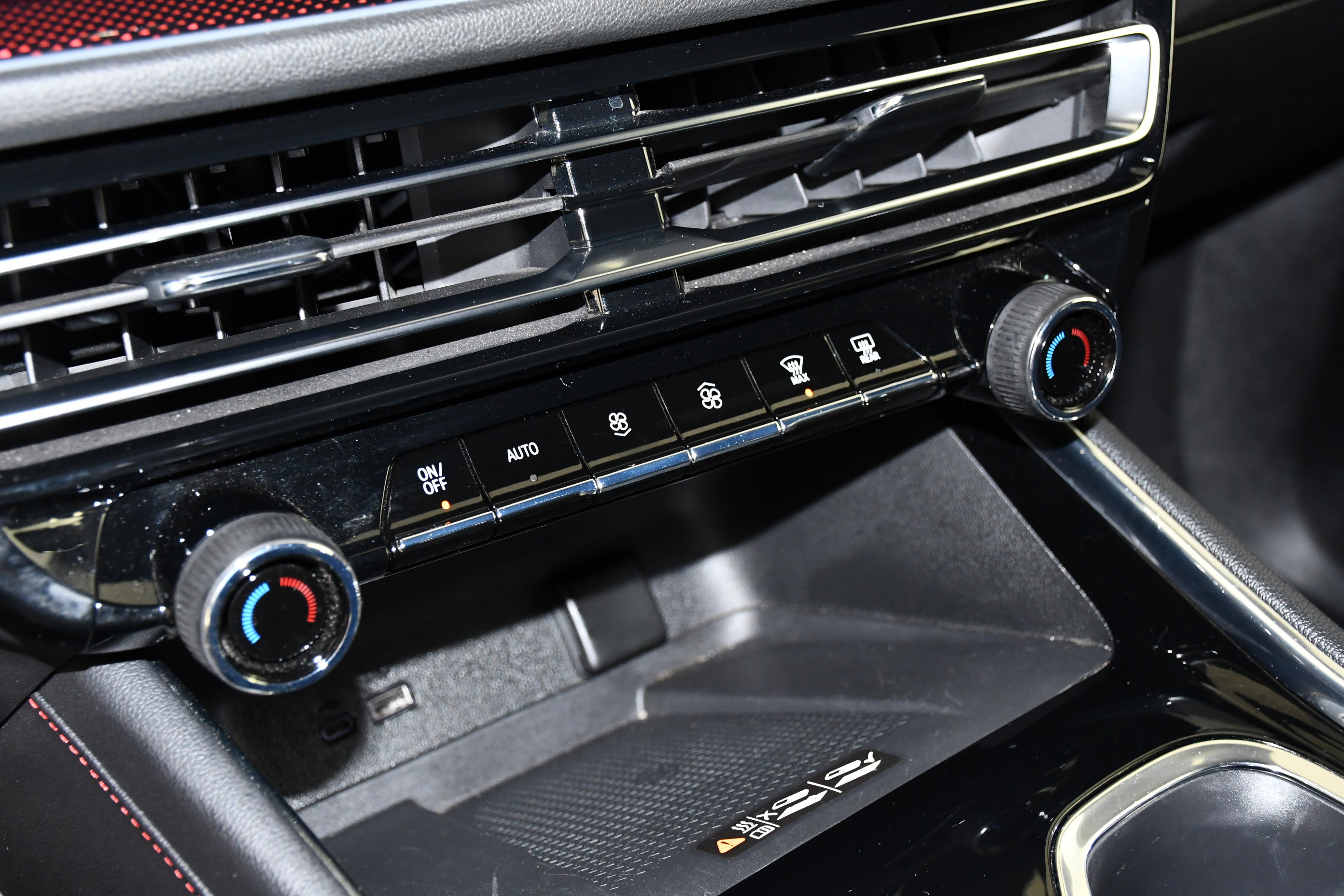 Used 2025 Chevrolet Traverse Z71 image 29