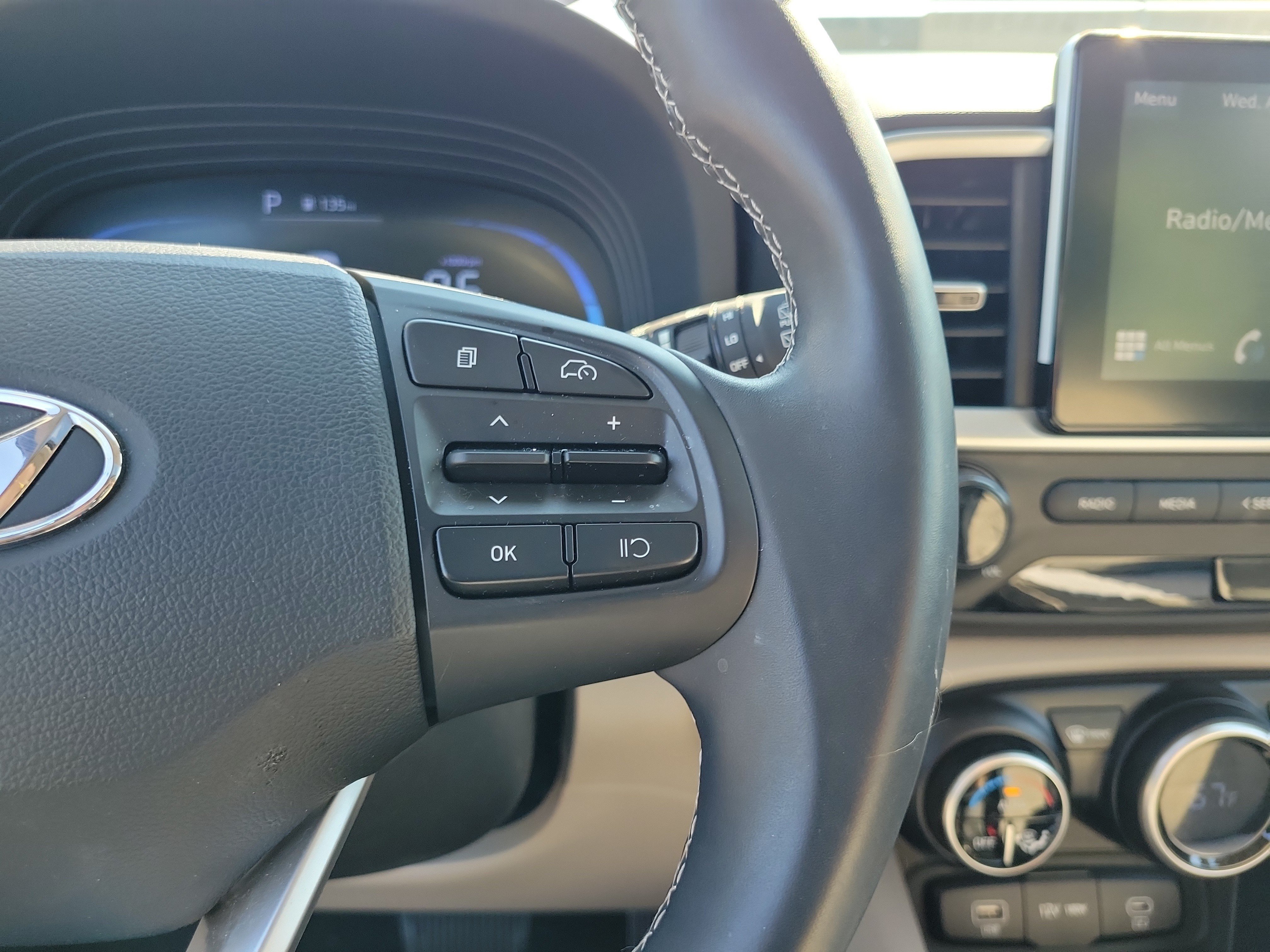 Used 2024 Hyundai Venue SEL FWD image 23
