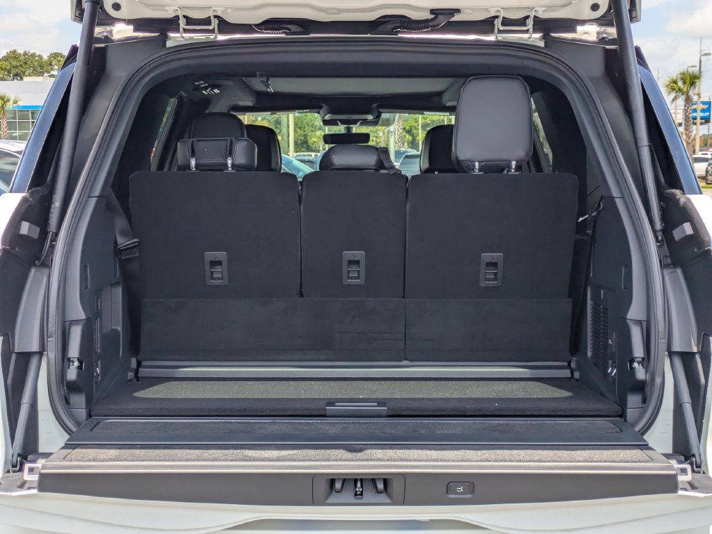New 2027 Lincoln Navigator Reserve w/ Jet Appearance Package AWD/4WD image 13