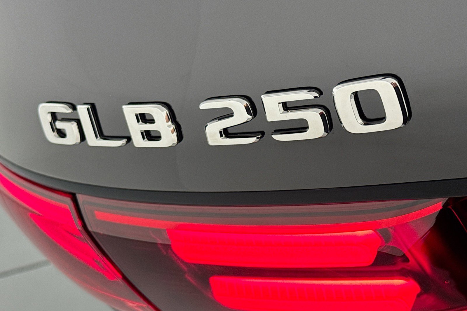 New 2026 Mercedes-Benz GLB 250 image 9