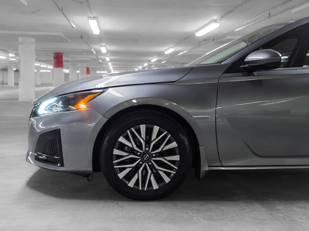Used 2023 Nissan Altima 2.5 SV w/ SV Premium Package FWD image 16