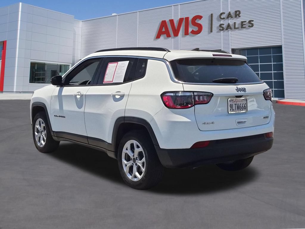 Used 2025 Jeep Compass Latitude w/ Sun & Sound Group AWD/4WD image 9