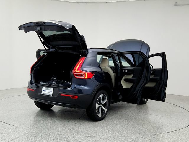New 2026 Volvo XC40 B4 Plus w/ Climate Package FWD image 11