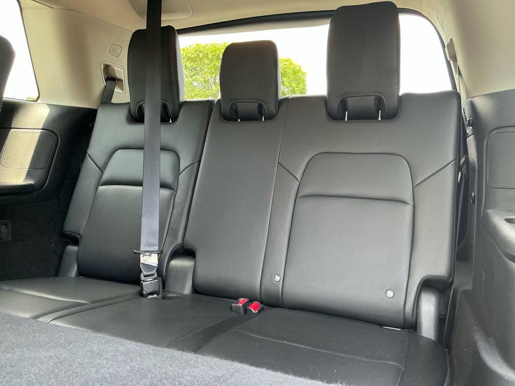 Used 2025 Nissan Pathfinder SL AWD/4WD image 32