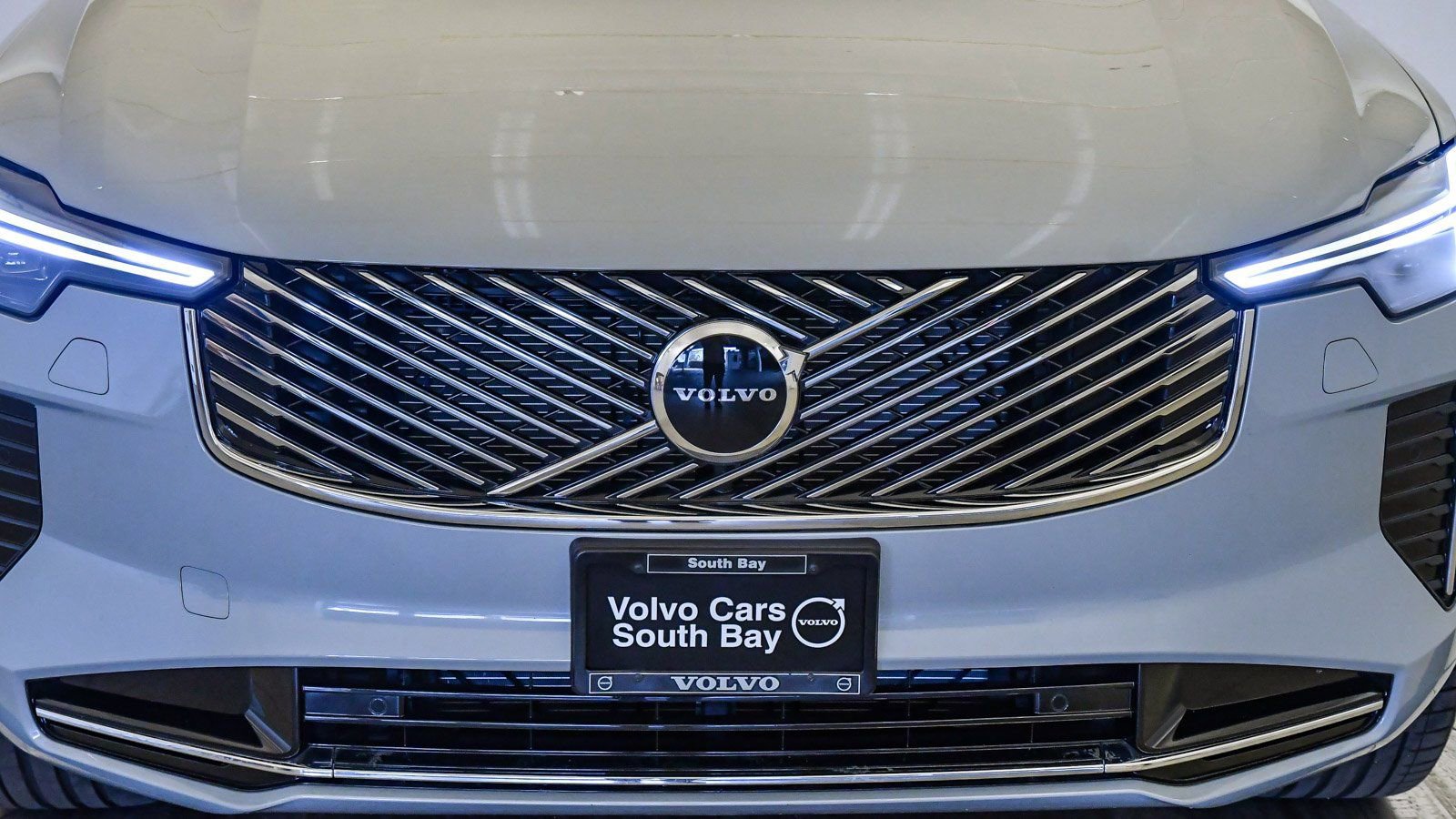 Certified 2025 Volvo XC90 B6 Core w/ Protection Package Premier image 7