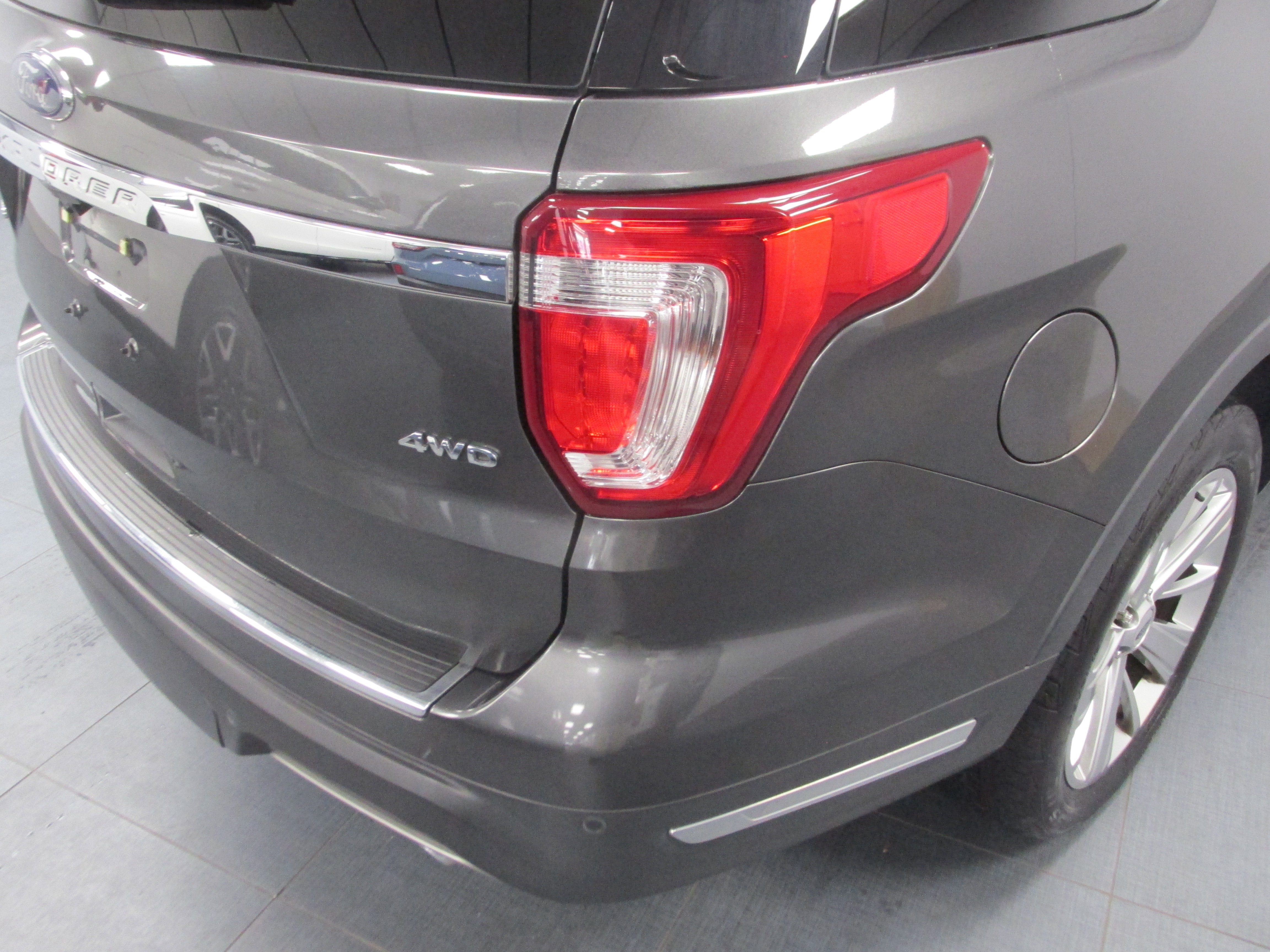 Certified 2019 Ford Explorer Limited w/ Class III Trailer Tow Package image 11