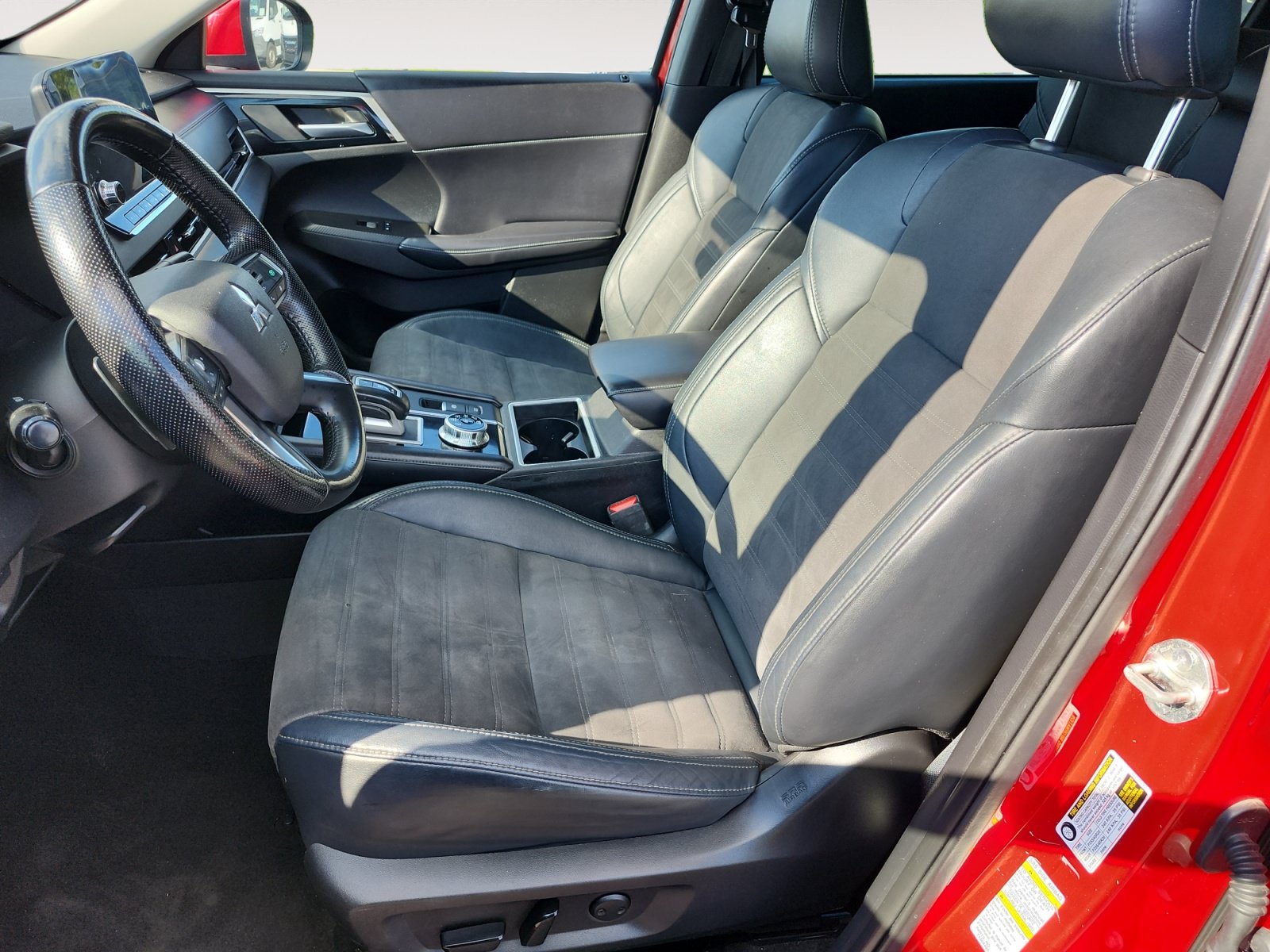 Used 2023 Mitsubishi Outlander ES AWD/4WD image 9