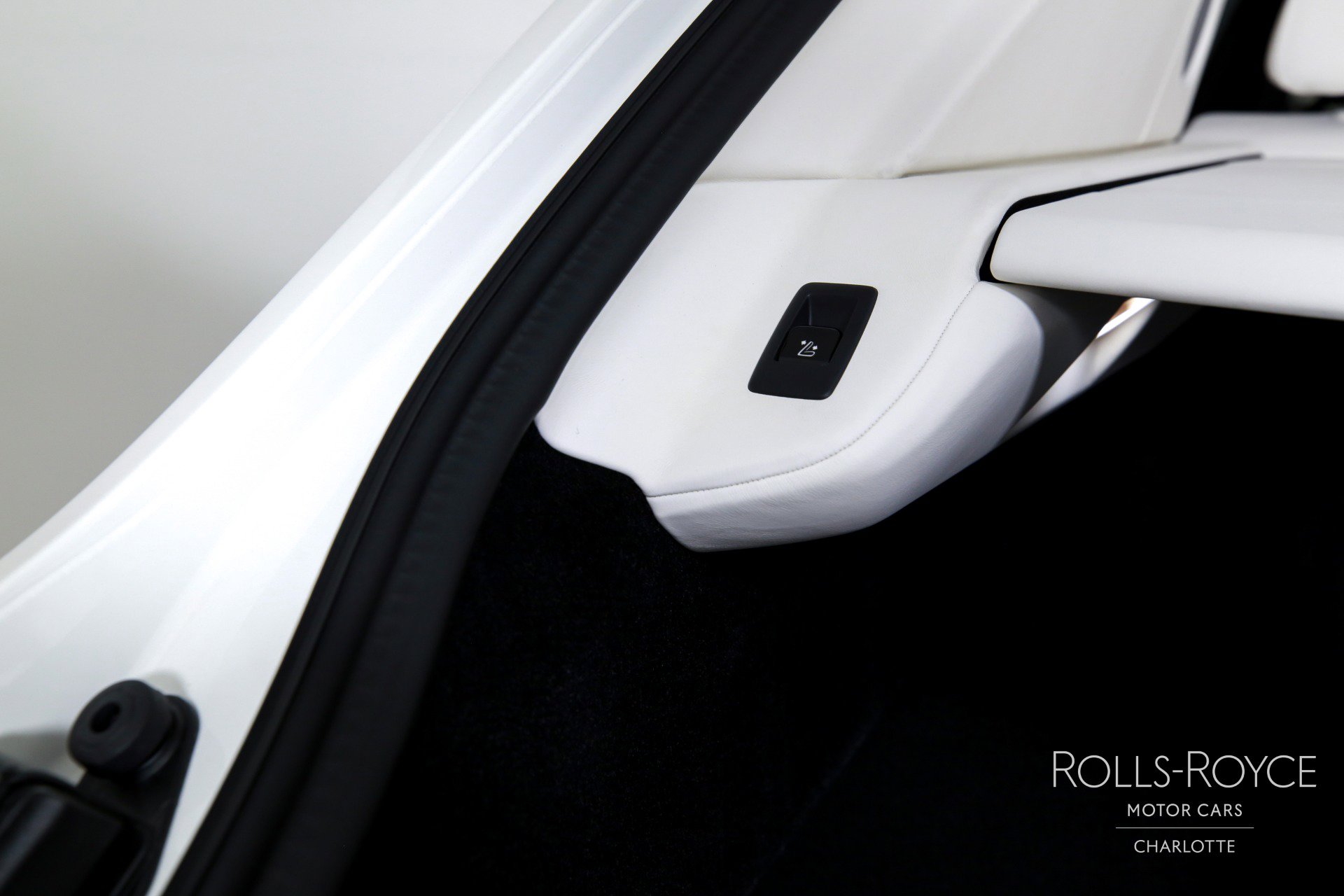 New 2026 Rolls-Royce Cullinan Black Badge image 27