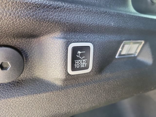 Used 2023 Jeep Grand Cherokee L Laredo RWD image 16