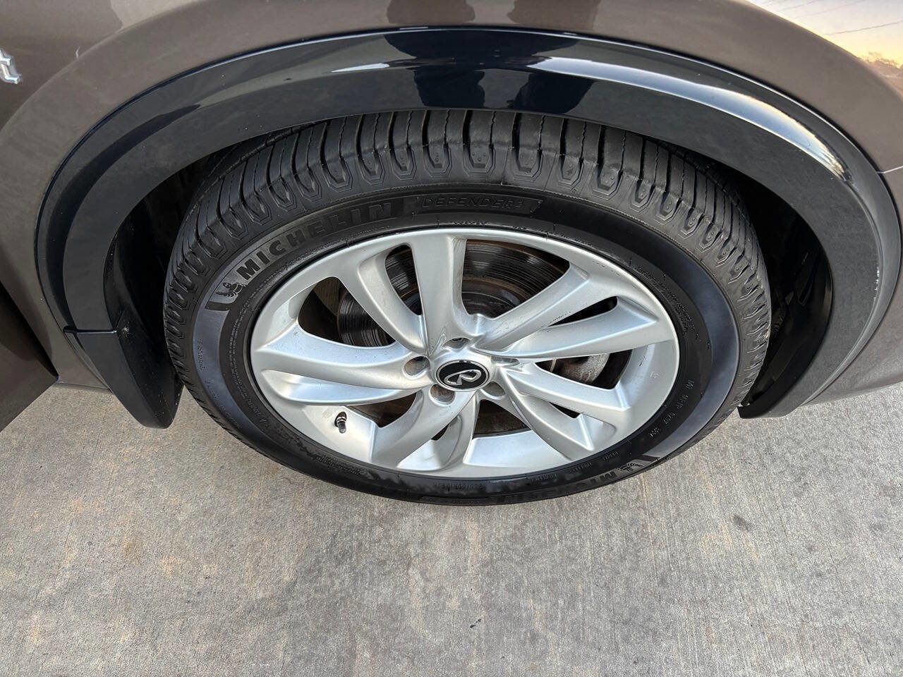 Used 2019 INFINITI QX30 w/ Navigation Package image 24