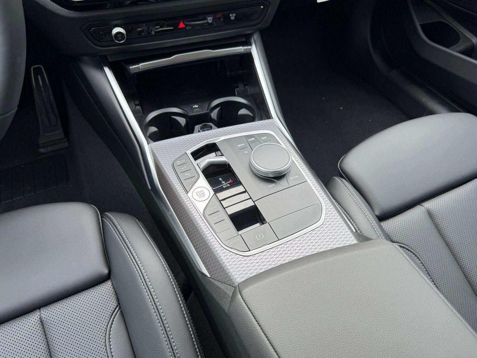 New 2026 BMW 330i Sedan w/ M Sport Package RWD image 25